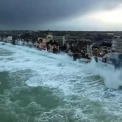 Fransa’da gelgit doyumsuz manzaralar oluşturuyor