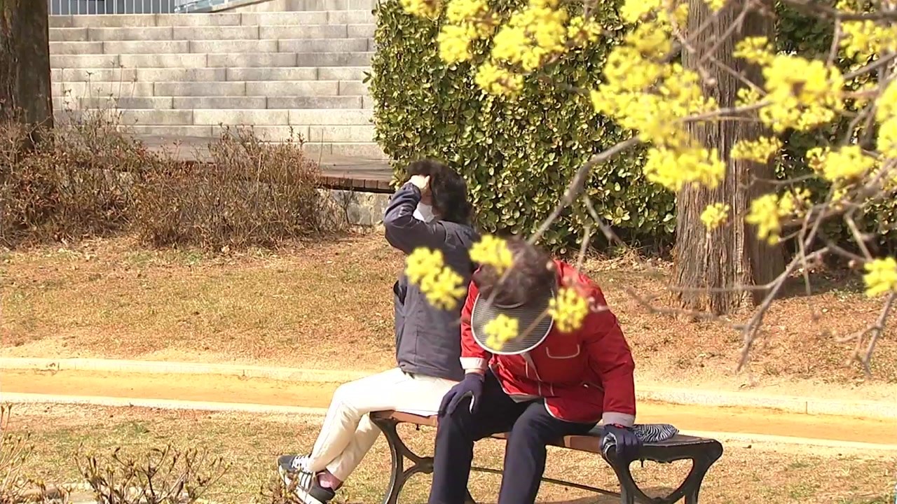 [날씨] 서쪽 포근, 동쪽 선선...동해안 오전 한때 비 / YTN