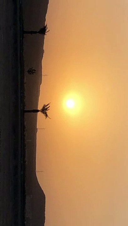 شروق الشمس على الشاطى