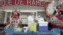 Pandeiro e cavaquinho dão lugar a vacinas e seringas no Cacique de Ramos