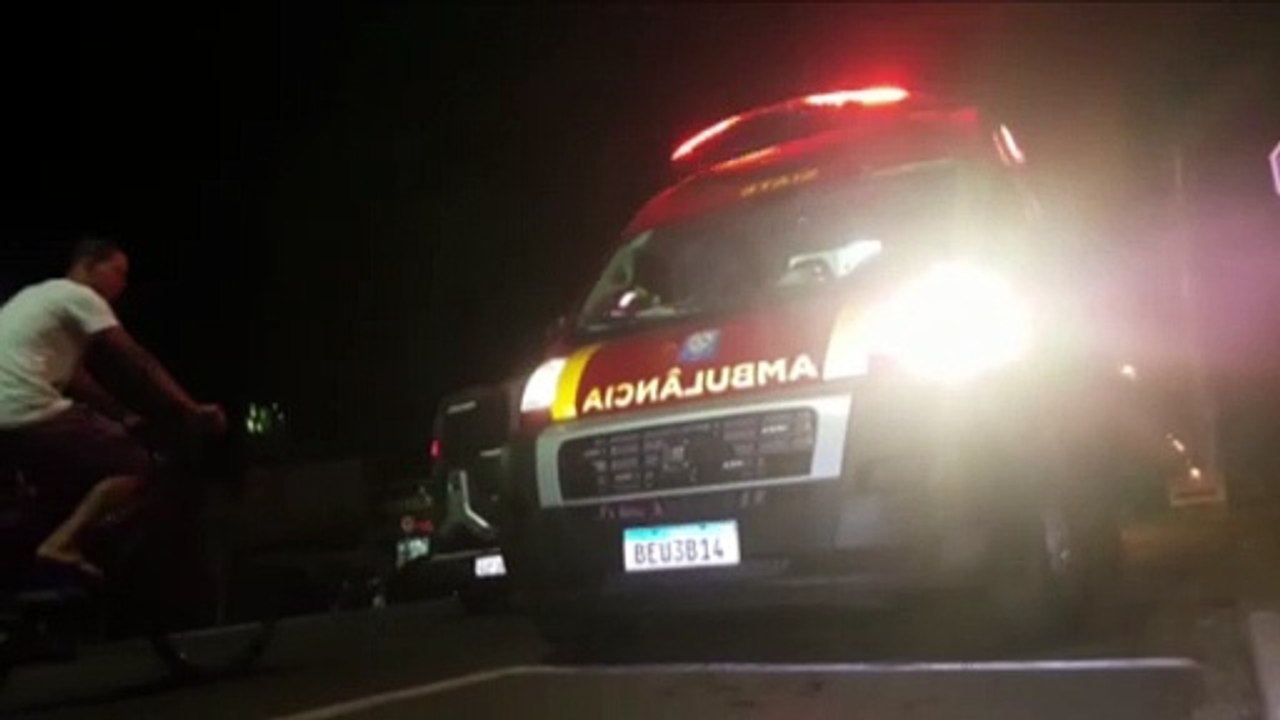 Homem de 26 anos fica ferido ao cair de moto na Rua Leonardo da Vinci, no Bairro Interlagos