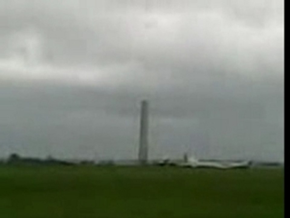 Explosion d'une éolienne