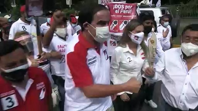 Candidato peruano Yonhy Lescano cierra su campaña presidencial con caravana