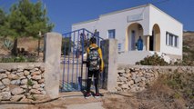 مدرسة يونانية فيها تلميذ واحد فقط فهل ستُغلَق المدرسة؟