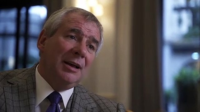 Braquage spectaculaire cette nuit dans le célèbre palace parisien George V, situé près des Champs-Élysées : Avec arme à feu et hache, des individus dérobent les plus belles pièces de joaillerie