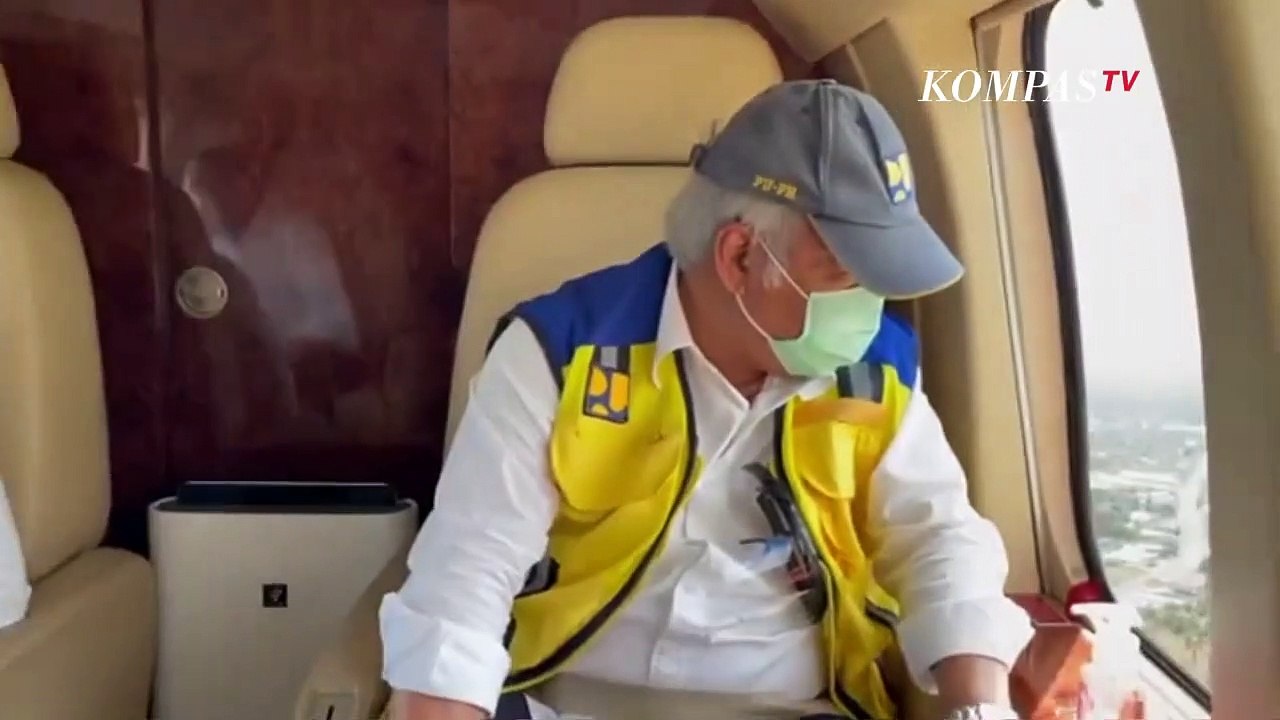 Momen Jokowi Pantau dari Udara Dampak Banjir Bandang di Lembata, NTT