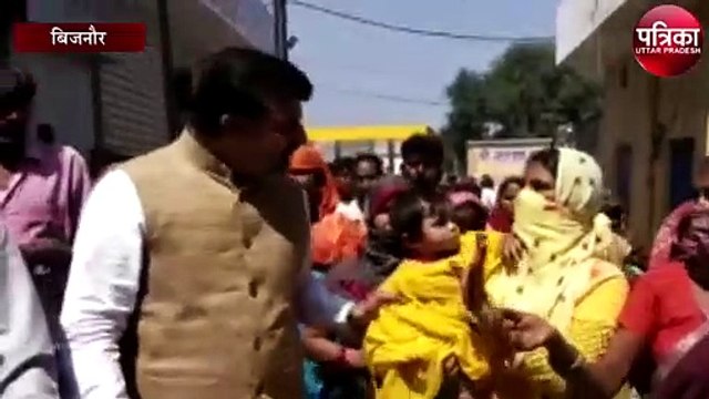 मिनी पटाखा फैक्ट्री में ब्लास्ट, ग्रामीणों ने किया यह काम