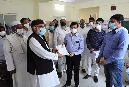 शहर काजी एहसानुल्ला ने लगवाया कोरोना का टीका, समाजजन से भी टीका लगवाने की अपील की