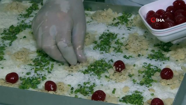 İftar sofralarının vazgeçilmezi güllaç raflarda yerini alıyor.. 'Kilosu 80 lira civarında''