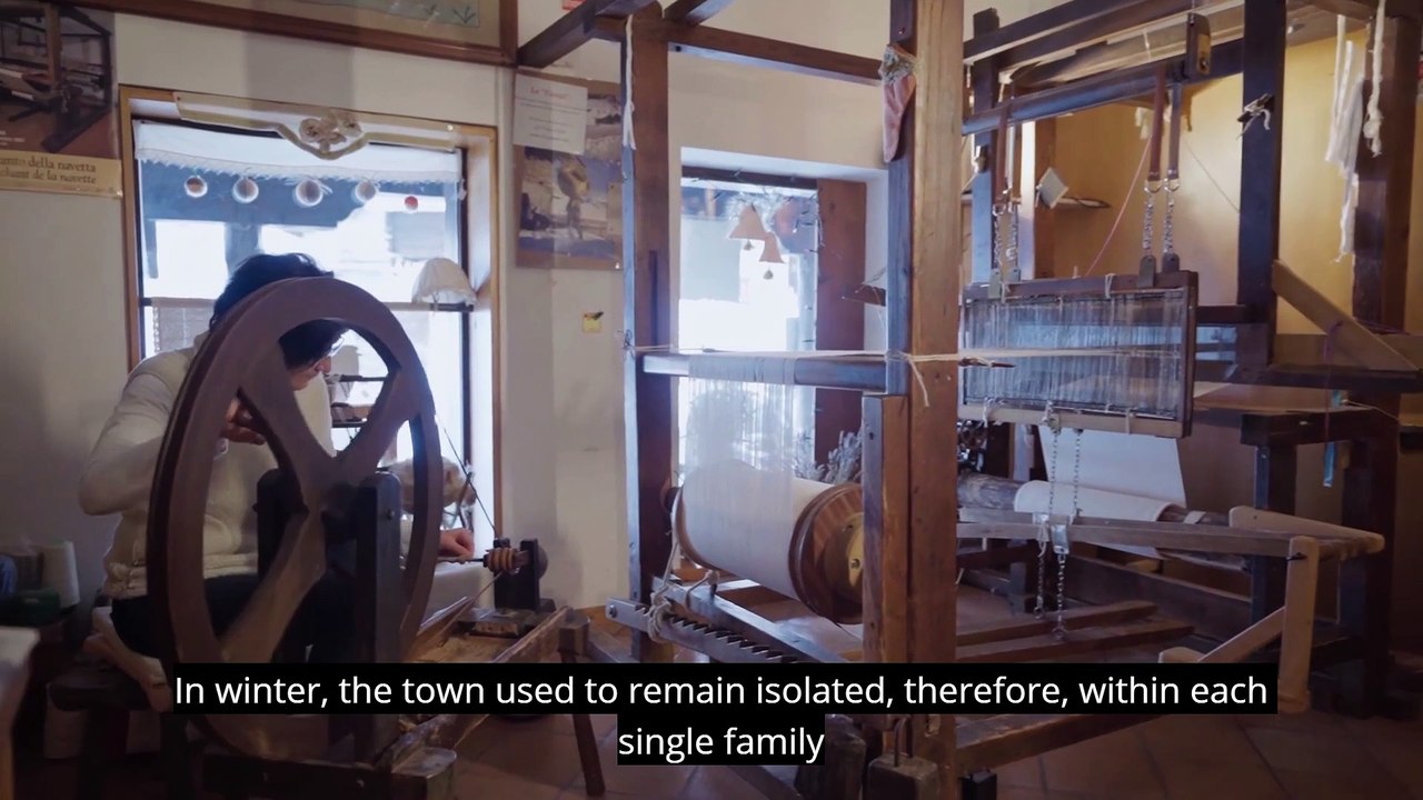 Viaja por Italia a través la iniciativa 'Fendi hand to hand', en la que se homenajea la artesanía italiana a través del icónico bolso Baguette