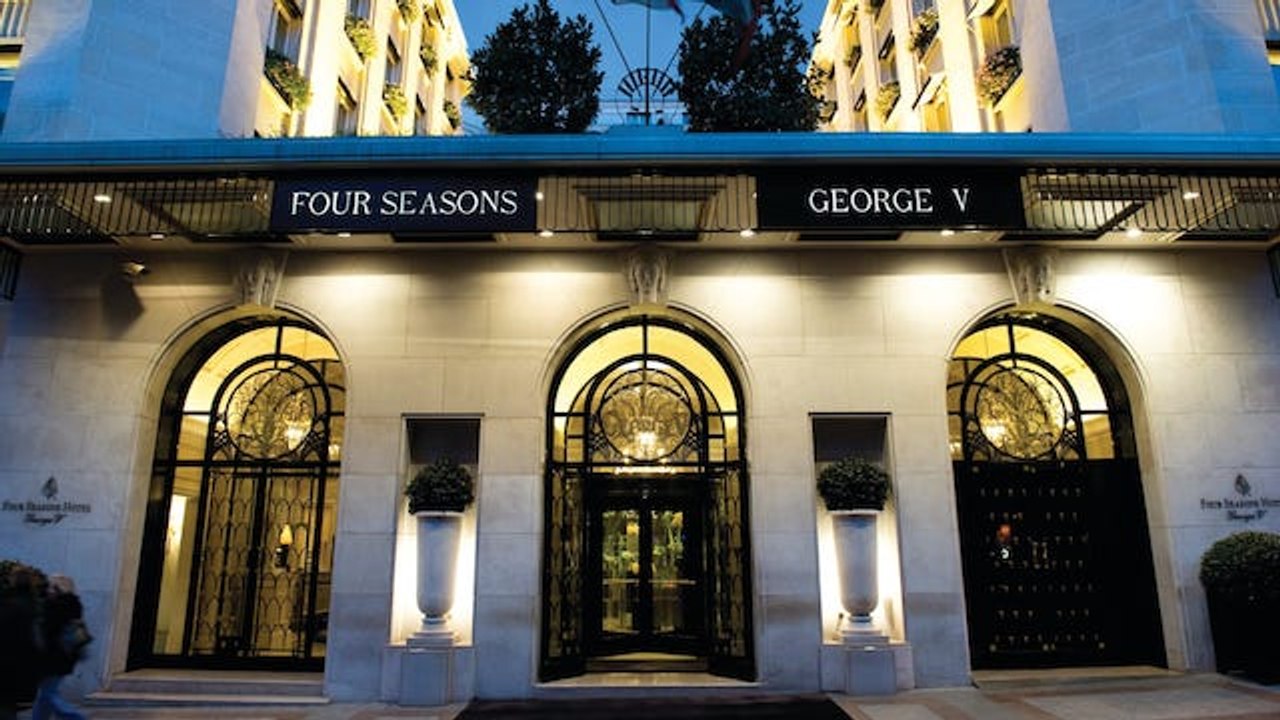 Armes à feu, hache : braquage spectaculaire au George V, en plein cœur de Paris