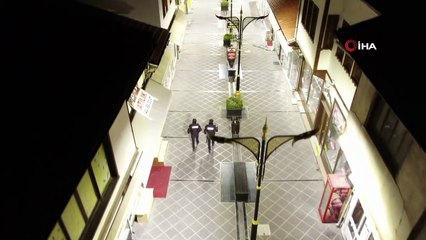 Polisler kamera karşısına geçip klip çekti