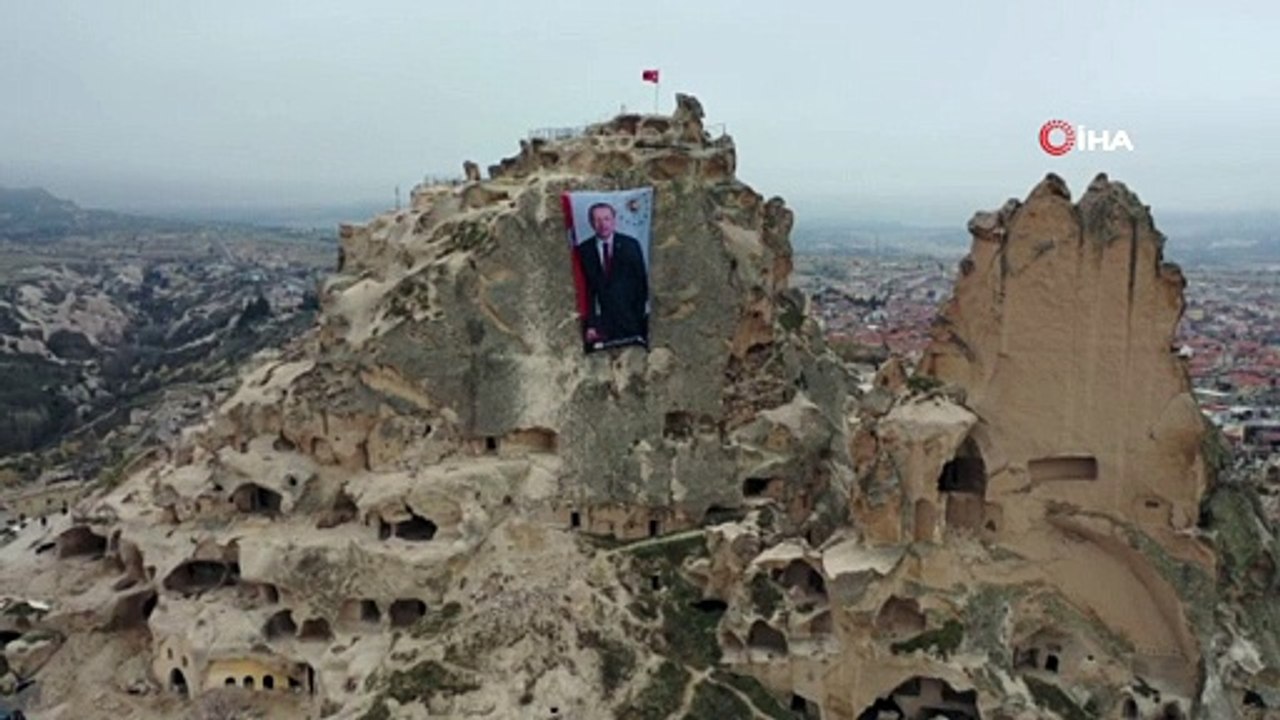 Dünyanın en yüksek peribacasına Cumhurbaşkanı Recep Tayyip Erdoğan posteri asıldı