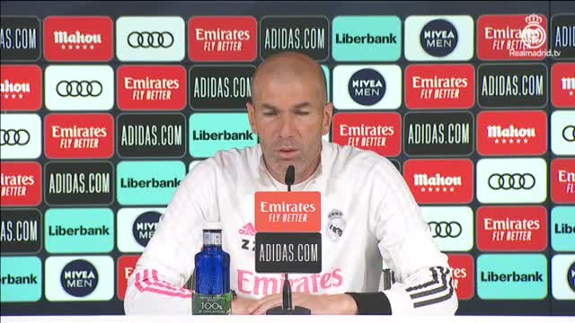 Zidane sobre Messi: Que se quede en el Barcelona, que está bien ahí