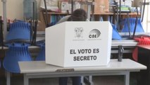 Ecuador va a las urnas con ideologías polarizadas y votantes desencantados de la política