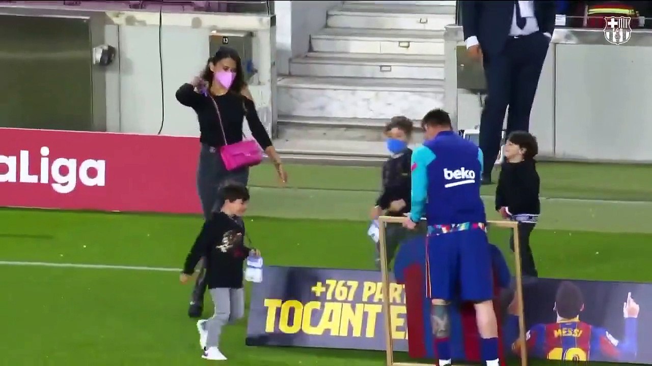 Football - Lionel Messi... los récords se celebran en familia