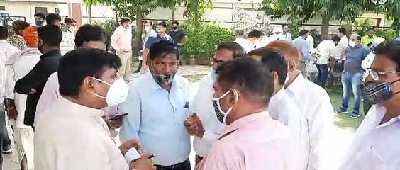 वीडियो में देखें कैसे शिक्षा राज्य मंत्री ने घर आए व्याख्याताओं को लगाई फटकार