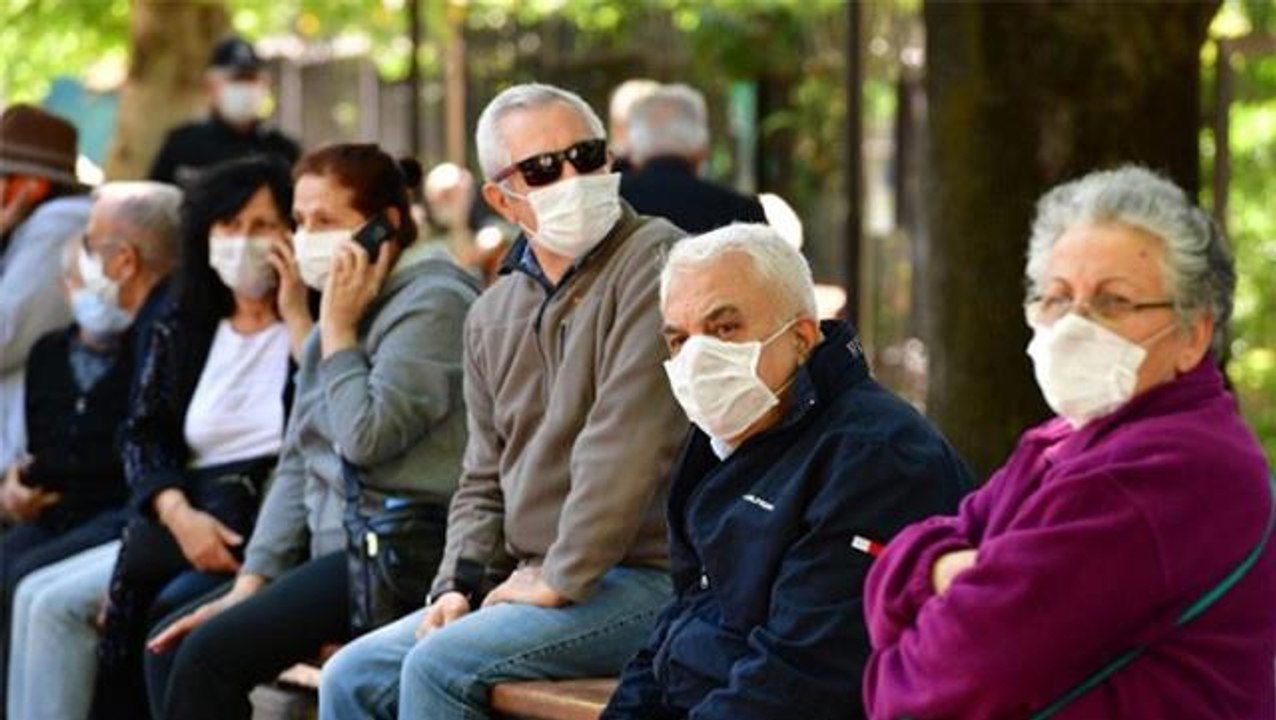 Son Dakika! Sağlık Bakanı Koca'dan aşı tepkisi: 65 yaş üstü vatandaşların arasından yüzde 23,6'sı ne yazık ki aşısını yaptırmadı