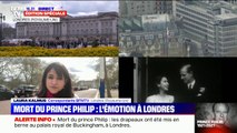 Royaume-Uni: les britanniques pleurent le Prince Philip devant Buckingham Palace