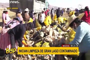 Bolivia: limpian el contaminado lago Uru Uru que fue convertido en un basurero