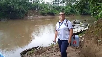 Vecinos de San Carlos viajan en lancha para vacunarse contra el Covid-19