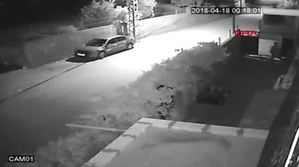 Bisiklet hırsızını koşarak yakalamaya çalıştılar