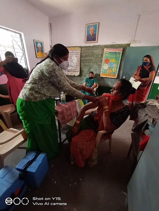 किन्नरों ने लगवाया कोरोना का टीका, आमजन से भी किया आग्रह
