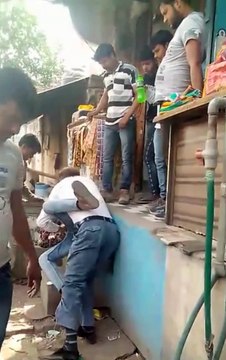 अवैध टैम्पो स्टैंड की वसूली के चलते स्टैंड संचालक ने ड्राइवर को बुरी तरह मारा