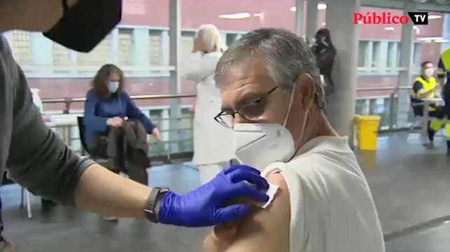 Los cambios sobre la vacunación con AstraZeneca provocan desconfianza entre la población