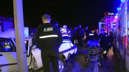 İstanbul’da feci kaza: Direğe ok gibi saplanan araçtan sağ çıktı