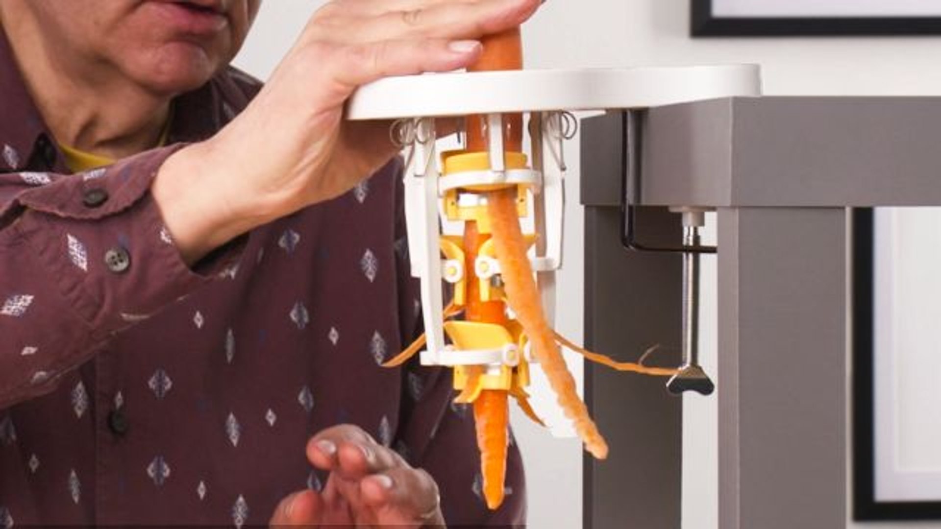 Watch 5 Cleaning Kitchen Gadgets Tested By Design Expert, Well Equipped