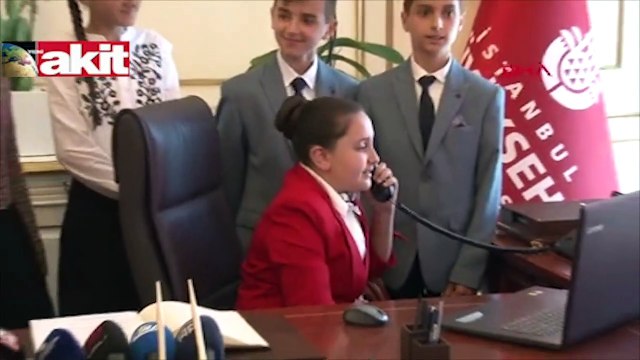 İBB Başkanı koltuğunu öğrenciye devretti