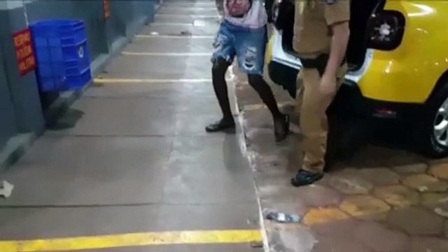 Homem acusado de agredir e quebrar o dedo da mulher pela segunda vez é preso pela PM no Bairro Neva