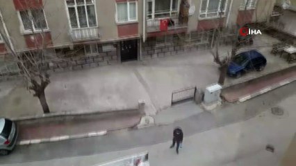 Ankara’da çökme tehlikesi bulunan binada korkutan görüntüler