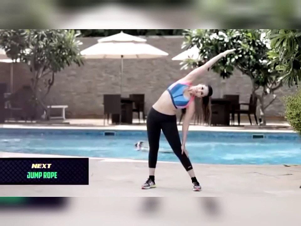 Sunny Leone exercise Rope Jump.