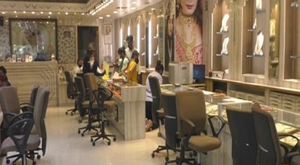 कोरोना के कारण सोने का कारोबार मंदा हुआ, सर्राफा व्यापारी बोले- शादियां हैं, मगर लोग नहीं आ रहे लेने