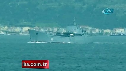 Askeri araç yüklü Rus savaş gemisi Çanakkale Boğazı'ndan geçti