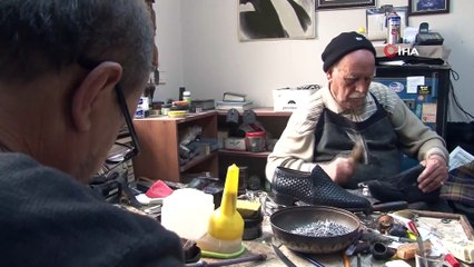 Kunduracı Salih Amca zamana direniyor