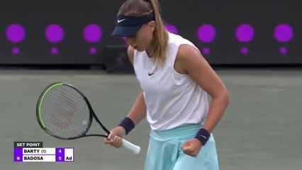 Charleston - Barty tombe face à Badosa