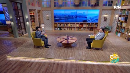 المنشد صلاح أحمد يغني "صلوا على سيدنا النبي".. ودندنة من المذيع محمد الرميحي