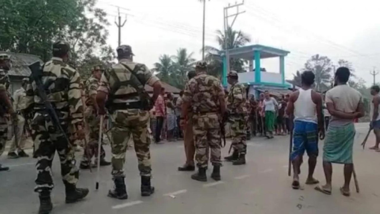 Bengal Violence:EC suspend voting at booth 125 in Sitalkuchi