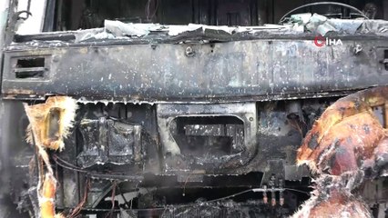 Markete mal sevkiyatı yapan kamyon yanarak küle döndü