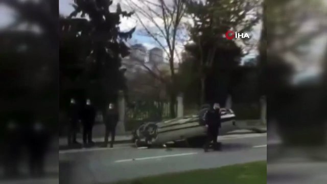 Kağıthane'de sürücüsünün direksiyon hakimiyetini kaybettiği araç takla attı