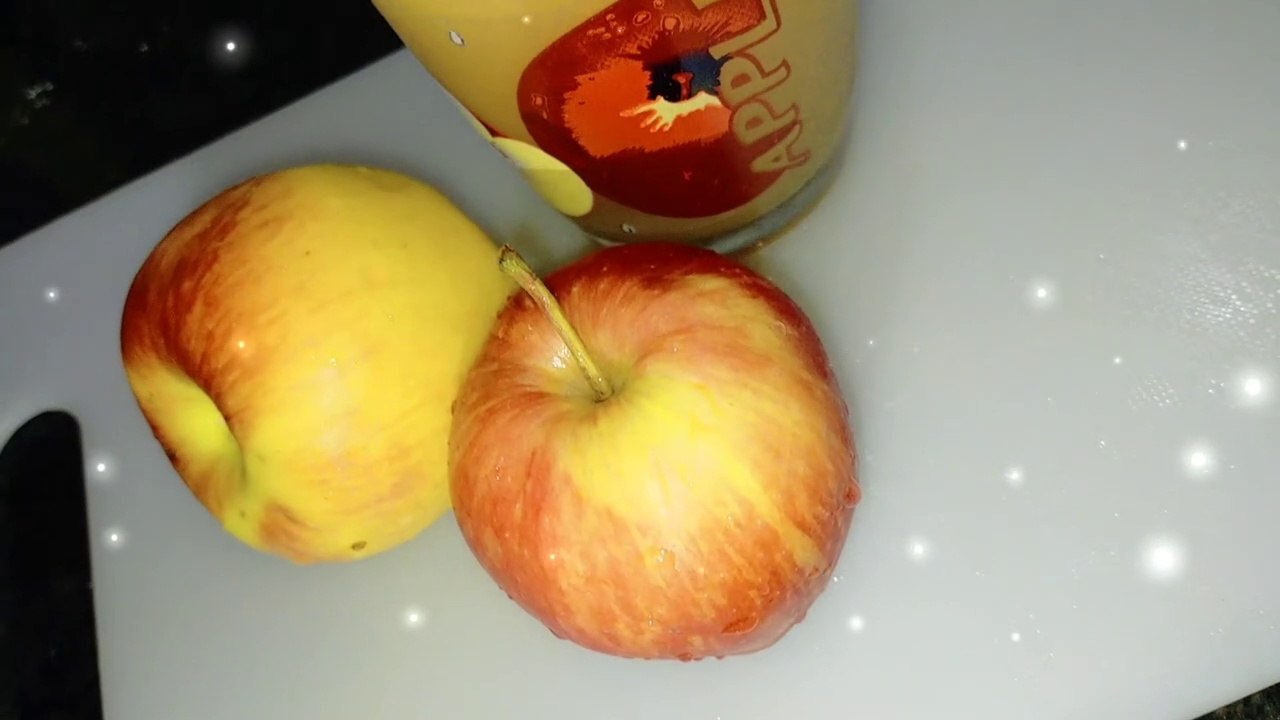 How to make Fresh Apple Juice ! Apple Juice without extractor ! Dr Sumreen Kitchen ! Khaabaa Delight ! How to make Easy Apple Juice