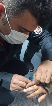 Son dakika: PARMAĞINA SIKIŞAN YÜZÜĞÜ İTFAİYE ÇIKARDI