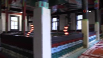 Ahşap caminin minaresi yıkılınca imece usulü ile direği hazırlandı