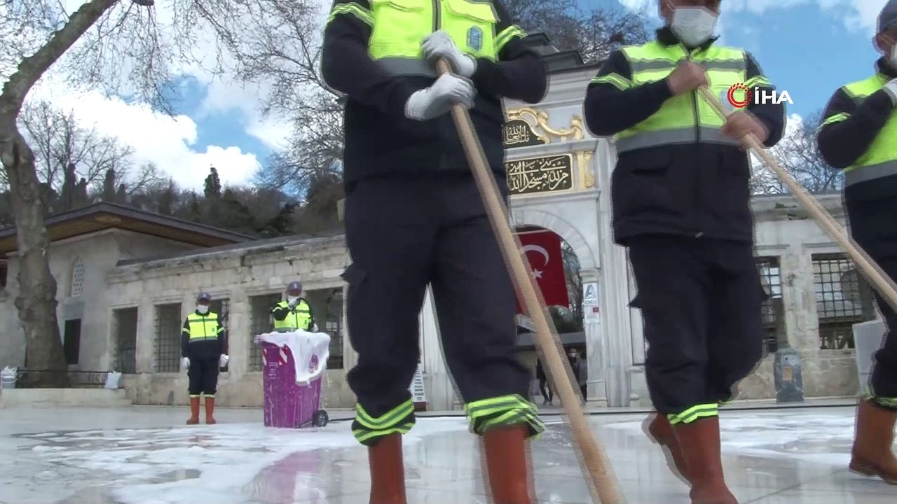 Eyüpsultan Camii ve Meydanı gül suyuyla yıkandı