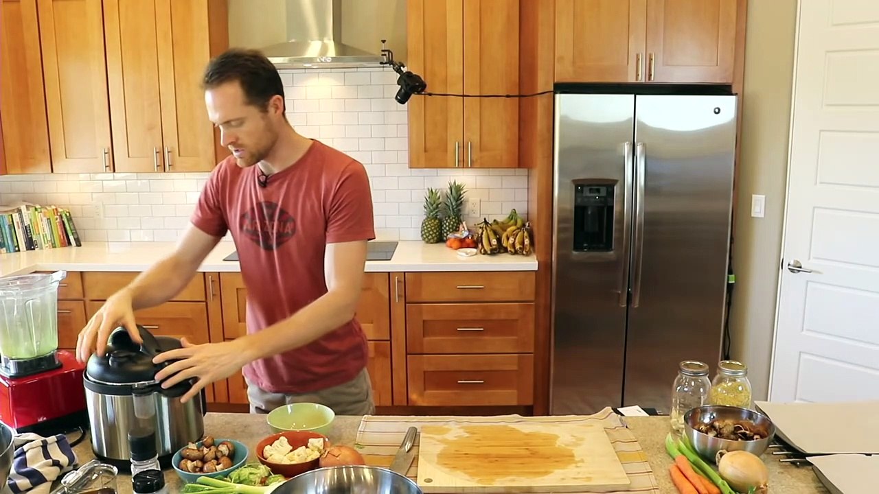 Healthy Vegan Thanksgiving Dinner - Mushroom Gravy Mashed Potatoes & Roasted Veggies - Oil Sos Free
