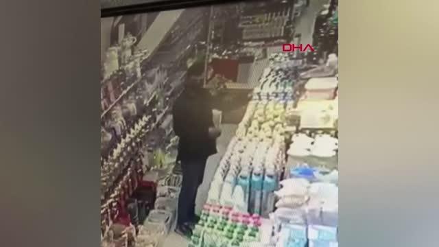 Son dakika! BURSA ŞAMPUANLARI PANTOLONUNUN İÇİNE SOKARAK ÇALDI; O ANLAR KAMERADA