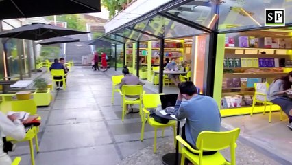 This city NEVER sleeps! 24 hours book bar in Shenzhen